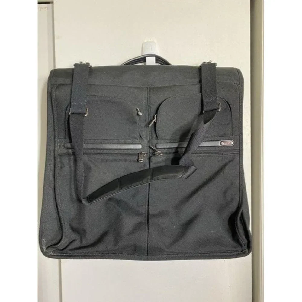 tumi alpha kleidersack black nylon weekendtravel b
